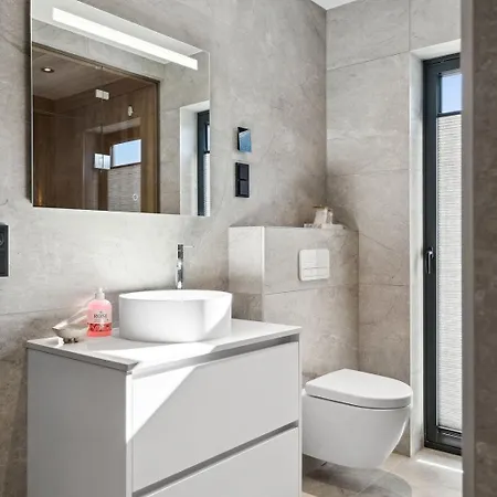 Lyngvaer Arctic Pearl - Jacuzzi & Sauna - No 17 Feriehus *